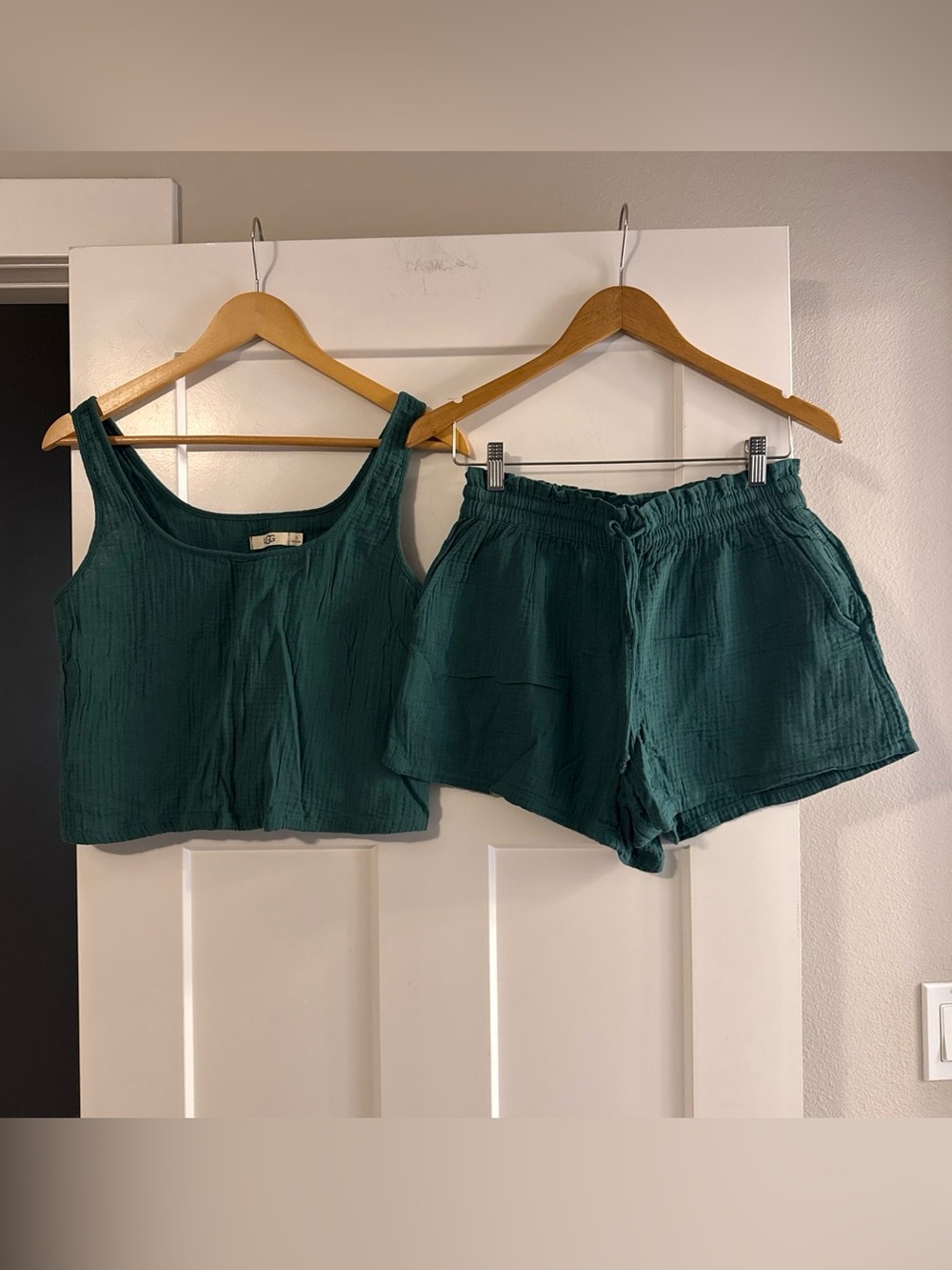 Ugg Green Gauze Crop Tank and Elastic Waist Shorts Set